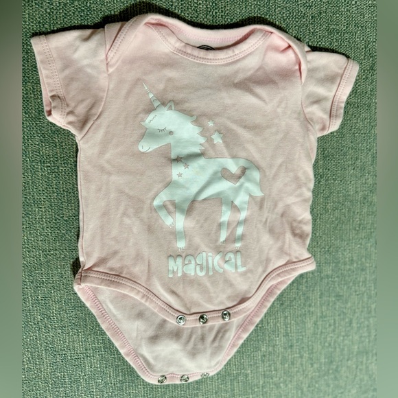 4-pcs 3 months bodysuits - short sleeves, bottom snaps. Used in good condition! - Picture 2 of 9